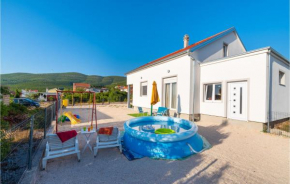 Beautiful home in Karin Gornji with WiFi and 2 Bedrooms